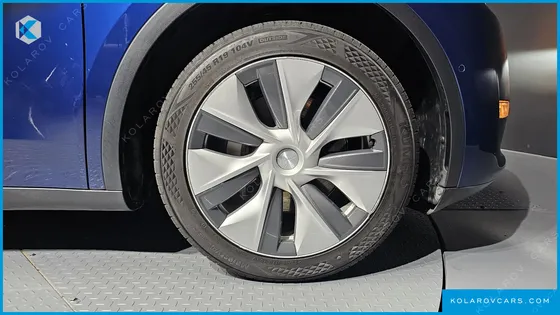 TESLA MODEL Y STANDARD RANGE RWD