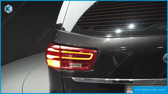 KIA CARNIVAL 9-SEATER NOBLESSE SPECIAL