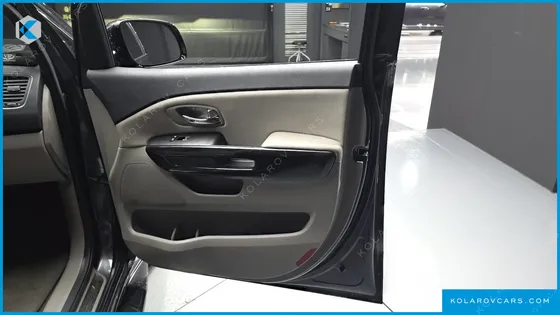 KIA CARNIVAL 9-SEATER NOBLESSE SPECIAL