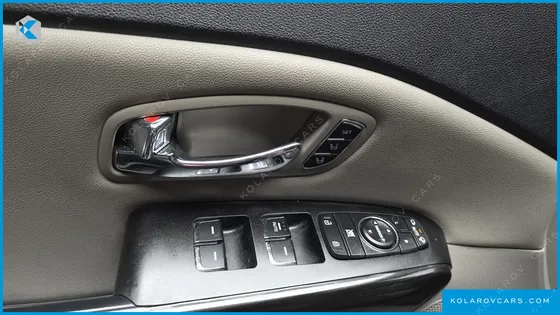 KIA CARNIVAL 9-SEATER NOBLESSE SPECIAL