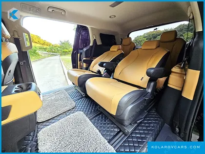 KIA CARNIVAL GASOLINE 9-SEATER PRESTIGE