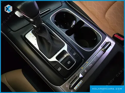 KIA CARNIVAL GASOLINE 9-SEATER PRESTIGE