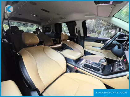KIA CARNIVAL GASOLINE 9-SEATER PRESTIGE