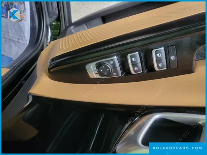 KIA CARNIVAL 9-SEATER PRESTIGE