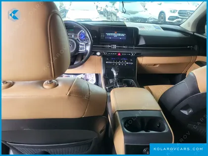 KIA CARNIVAL 9-SEATER PRESTIGE