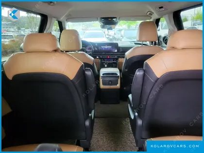 KIA CARNIVAL 9-SEATER PRESTIGE