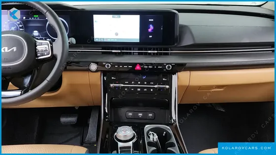 KIA CARNIVAL GASOLINE 7-SEATER SIGNATURE