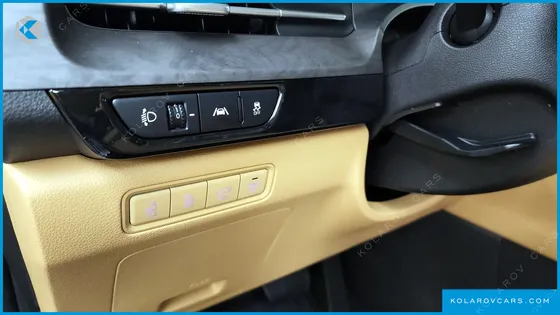 KIA CARNIVAL GASOLINE 7-SEATER SIGNATURE