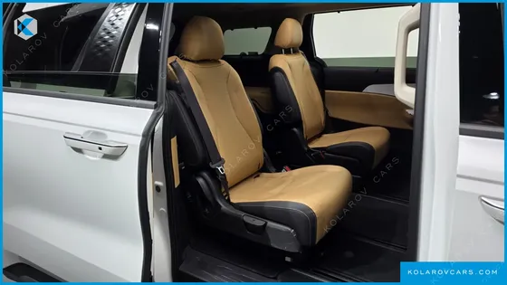 KIA CARNIVAL GASOLINE 7-SEATER OUTDOOR