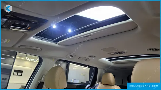 KIA CARNIVAL GASOLINE 7-SEATER OUTDOOR