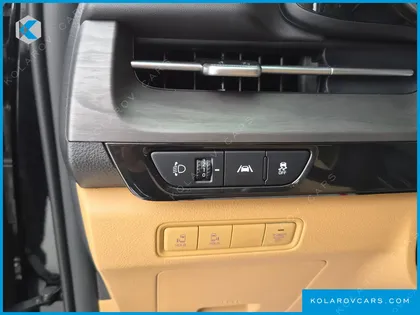 KIA CARNIVAL 9-SEATER PRESTIGE