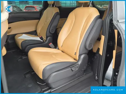 KIA CARNIVAL 9-SEATER PRESTIGE