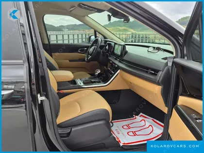KIA CARNIVAL 9-SEATER PRESTIGE