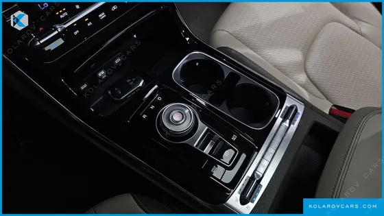 KIA CARNIVAL 9-SEATER NOBLESSE