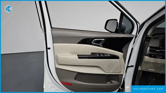 KIA CARNIVAL 9-SEATER NOBLESSE