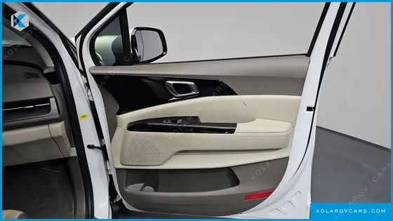KIA CARNIVAL 9-SEATER NOBLESSE
