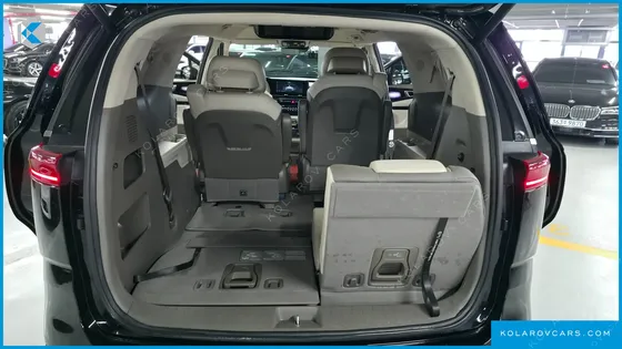 KIA CARNIVAL GASOLINE 7-SEATER HI-LIMOUSINE