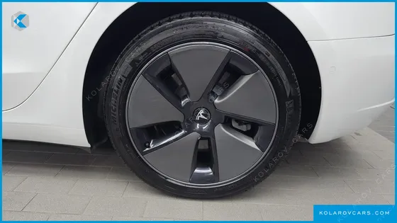 TESLA MODEL 3 RWD