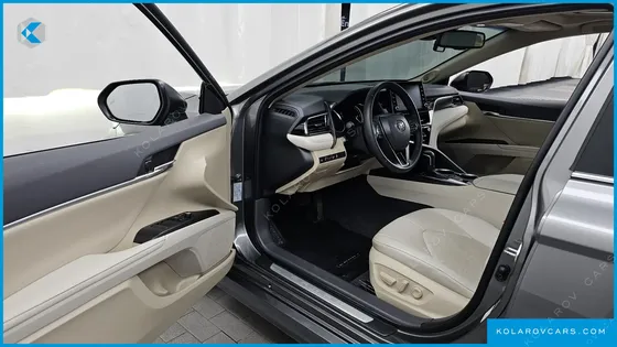 TOYOTA CAMRY 2.5 XLE HYBRID