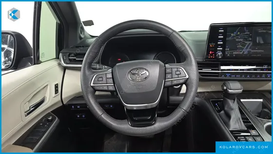 TOYOTA SIENNA 2.5 HYBRID AWD