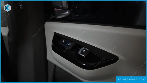 KIA CARNIVAL GASOLINE 9-SEATER HI-LIMOUSINE