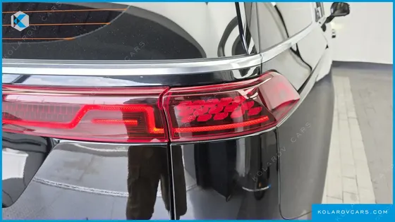KIA CARNIVAL GASOLINE 9-SEATER HI-LIMOUSINE