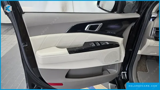 KIA CARNIVAL GASOLINE 9-SEATER HI-LIMOUSINE
