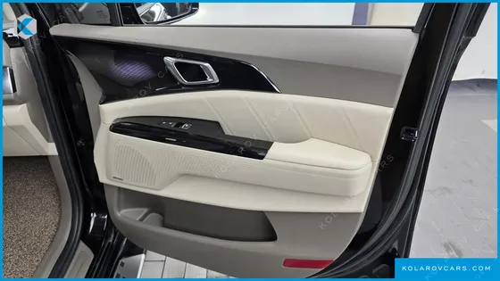 KIA CARNIVAL GASOLINE 9-SEATER HI-LIMOUSINE