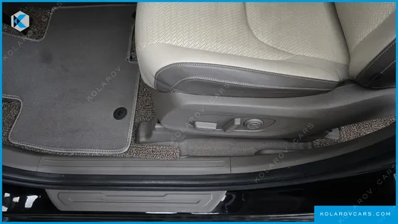 KIA CARNIVAL GASOLINE 9-SEATER HI-LIMOUSINE