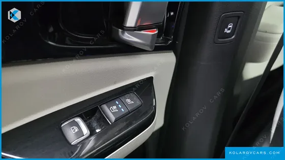 KIA CARNIVAL 9-SEATER SIGNATURE