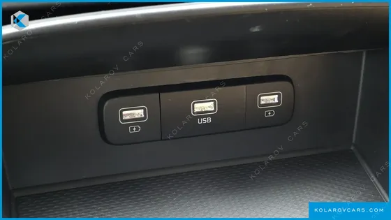 KIA CARNIVAL 9-SEATER PRESTIGE