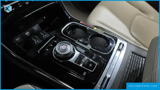KIA CARNIVAL GASOLINE 7-SEATER HI-LIMOUSINE