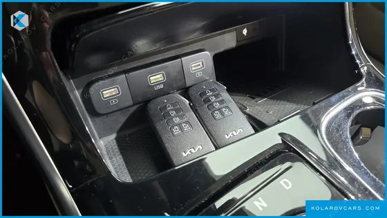 KIA CARNIVAL GASOLINE 7-SEATER HI-LIMOUSINE