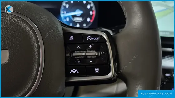 KIA CARNIVAL GASOLINE 7-SEATER HI-LIMOUSINE