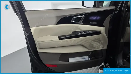 KIA CARNIVAL GASOLINE 7-SEATER HI-LIMOUSINE