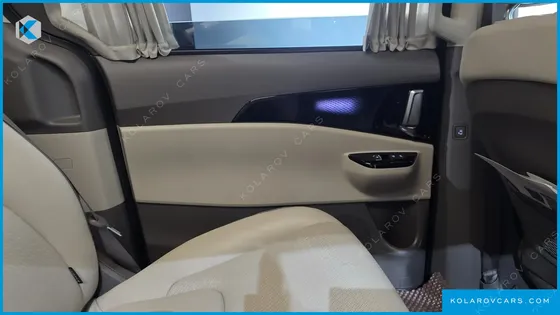 KIA CARNIVAL GASOLINE 7-SEATER HI-LIMOUSINE