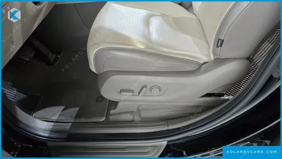 KIA CARNIVAL GASOLINE 7-SEATER HI-LIMOUSINE