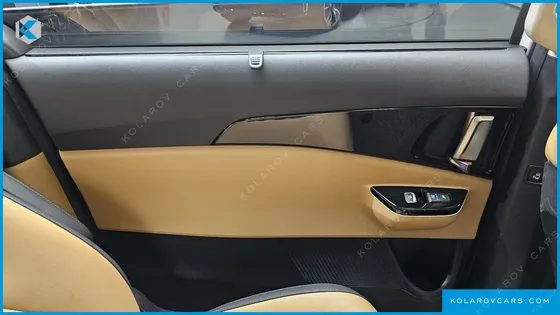 KIA CARNIVAL 9-SEATER NOBLESSE