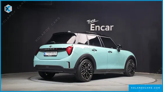MINI COOPER 5 DOOR FAVOURED