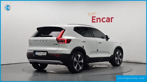 VOLVO XC40 B4 ULTIMATE BRIGHT