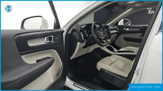 VOLVO XC40 B4 ULTIMATE BRIGHT
