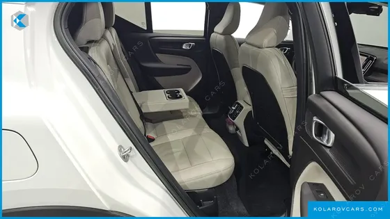 VOLVO XC40 B4 ULTIMATE BRIGHT