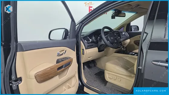 KIA CARNIVAL 9-SEATER HI-LIMOUSINE