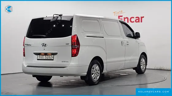 HYUNDAI STAREX VAN 3-SEATER