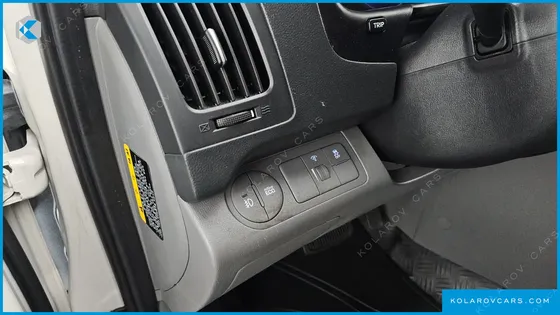 HYUNDAI STAREX VAN 3-SEATER