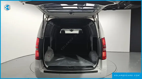 HYUNDAI STAREX VAN 3-SEATER
