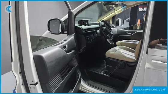 HYUNDAI STARIA 4WD TOURER 9-SEATER