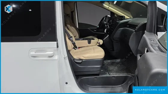 HYUNDAI STARIA 4WD TOURER 9-SEATER