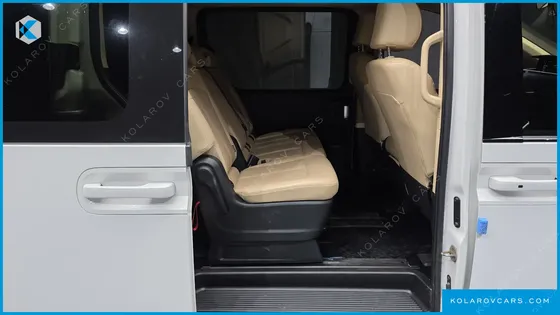 HYUNDAI STARIA 4WD TOURER 9-SEATER