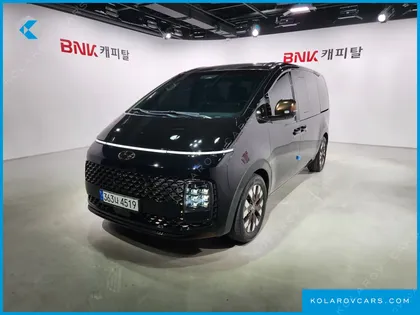 HYUNDAI STARIA LOUNGE 9-SEATER